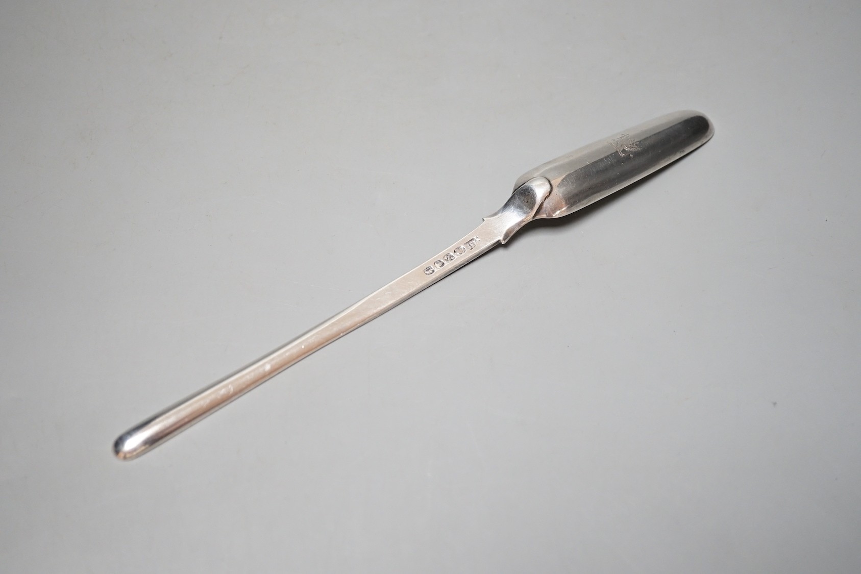 A George III silver thread patten marrow scoop, Eley, Fearn & Chawner, London, 1808, 23.2cm.